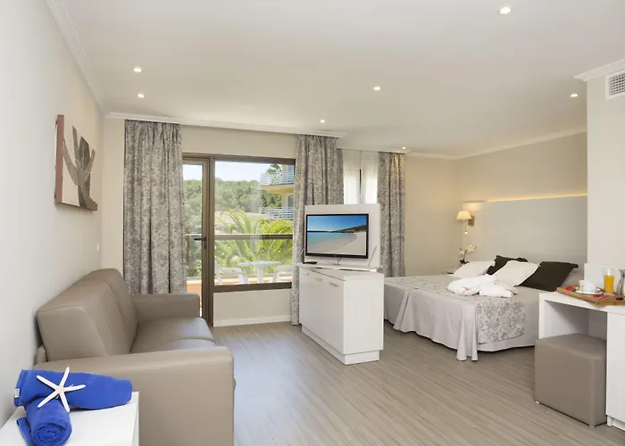 Ona Palmira 4* باغيرا