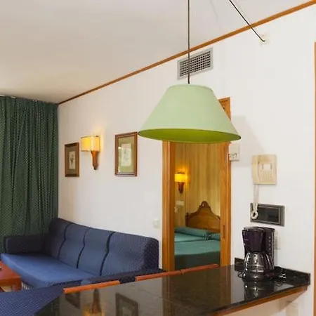 Ona Palmira باغيرا